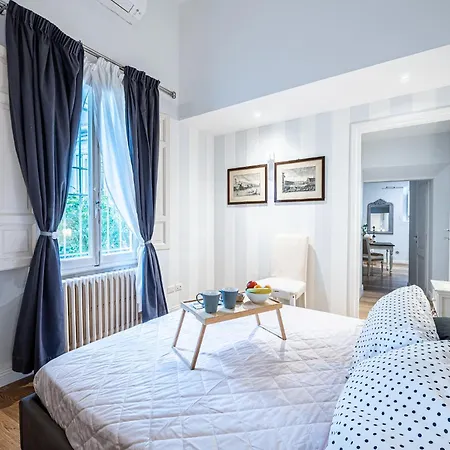 Apartment Elegante Ai Piedi Di Piazzale Michelangelo Florence