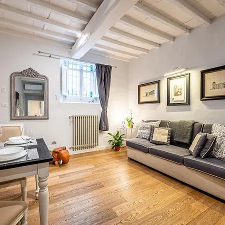 Apartment Elegante Ai Piedi Di Piazzale Michelangelo Florence